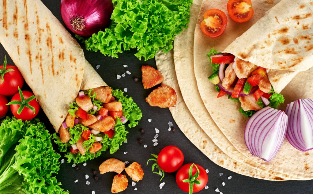 "Mehhiko köögi uurimine: Burrito ja Taco erinevuste ning nende ainulaadsete söömistehnikate paljastamine"